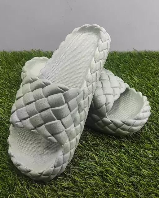 Casual Wear Soft Flexible Flip Flop Bedroom Slipper For Girls